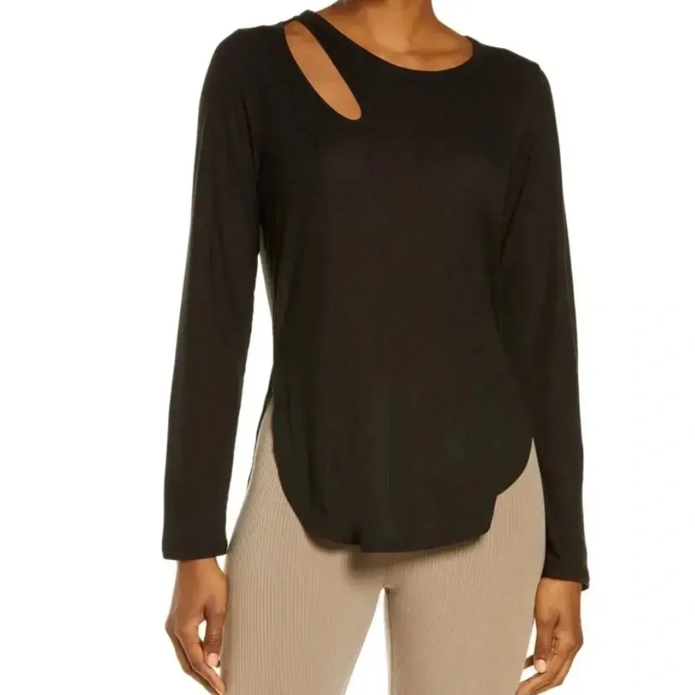 ALO YOGA Peak Cutout Long Sleeve T-Shirt - Black